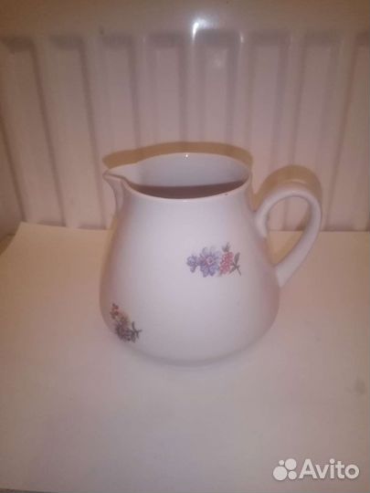 Фарфоровый молочник