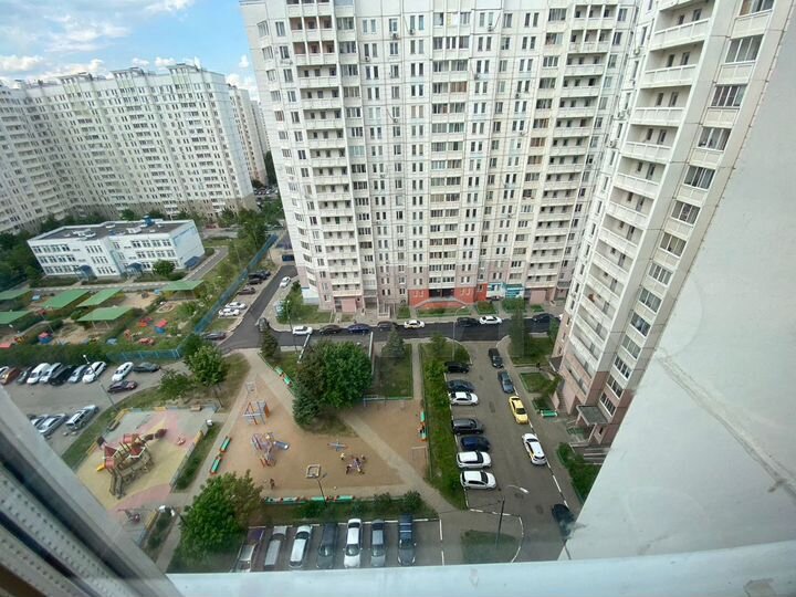 2-к. квартира, 54 м², 13/17 эт.