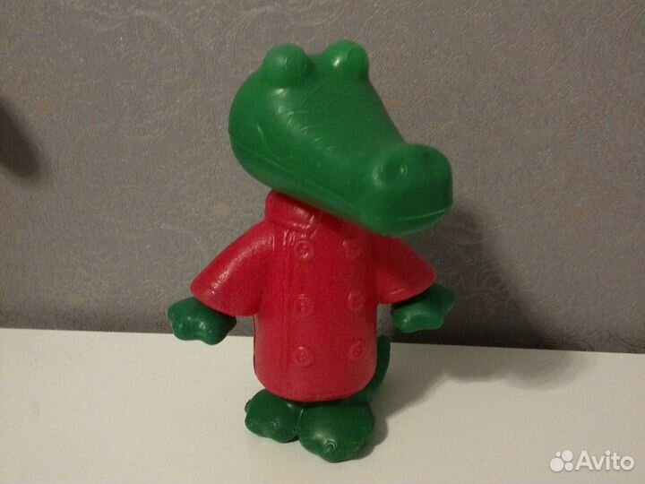 Игрушка крокодил Гена и чебурашка СССР
