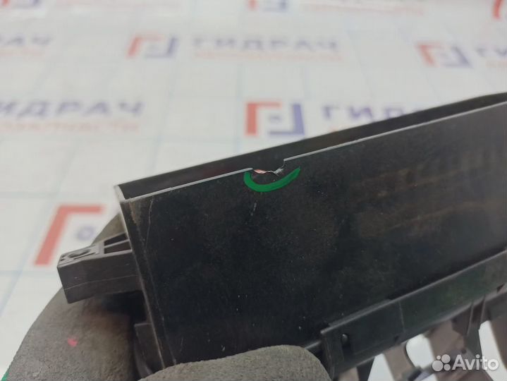 Блок предохранителей салонный Volkswagen Golf Plus (Mk5) 000937615. Дефект