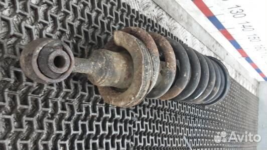 Стойка передняя правая nissan navara D40 (LEA26N50