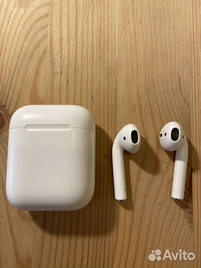 Беспроводные наушники Apple AirPods