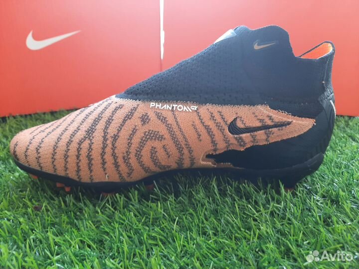Футбольные бутсы Nike phantom GX