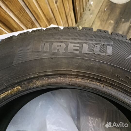 Pirelli Ice Zero 215/55 R16