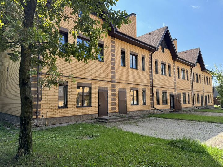 Таунхаус 198 м² на участке 4 сот.