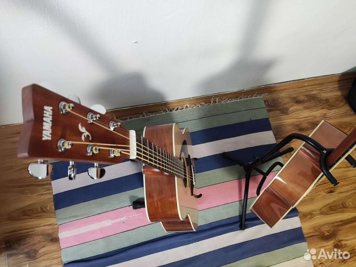 Акустическая гитара yamaha f370 + подставка