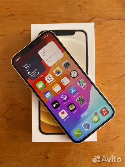 iPhone 12, 64 ГБ