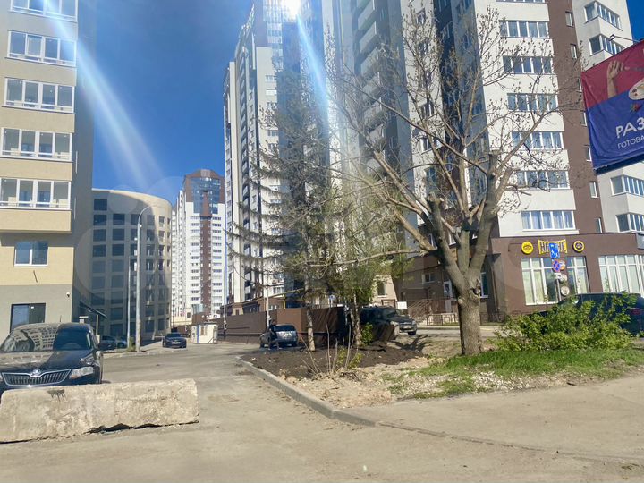 Помещение с высокими потолками и хорошим ремонтом