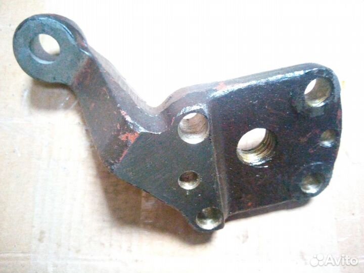 Рычаг повортный левый верхний на мтз