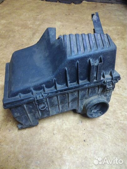 Корпус воздушного фильтра Passat B3