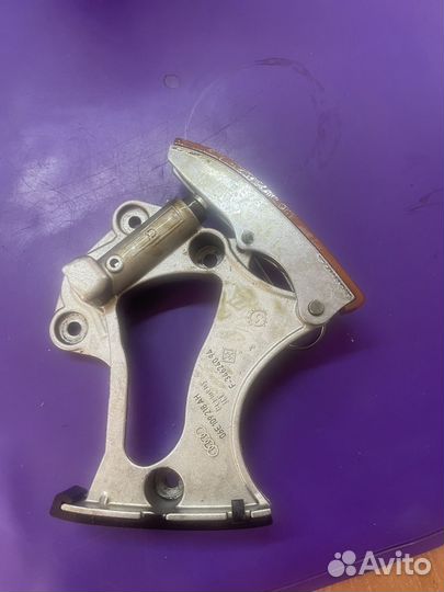 Натяжитель цепи VAG 06E109218AH