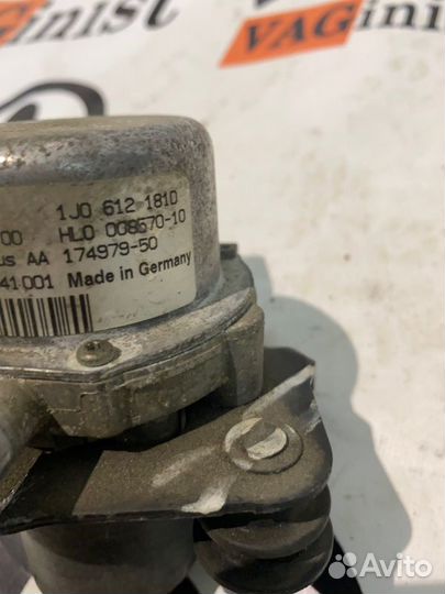 Вакуумный насос тормозов Vw Passat B6 3.2 2007