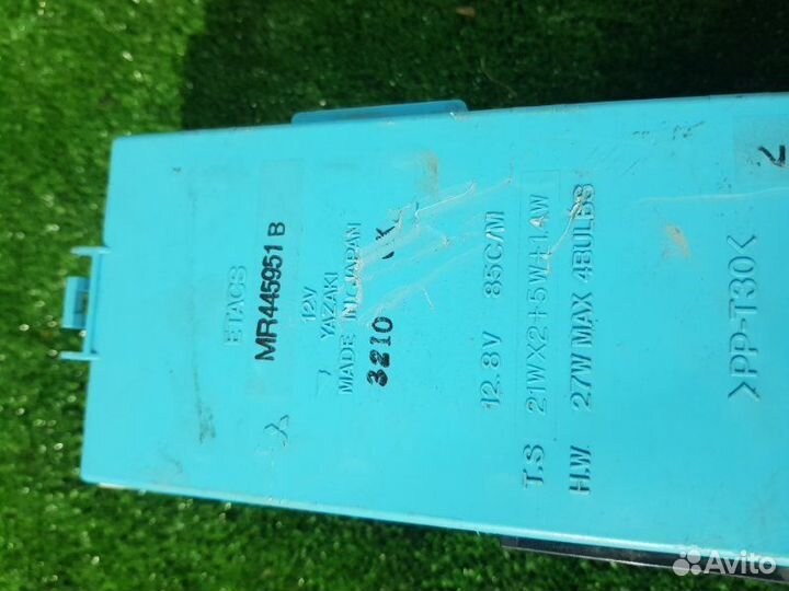 Блок предохранителей Mitsubishi Pajero V75W 6G74