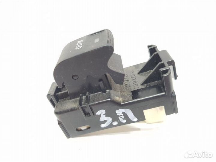 Кнопка стеклоподъемника задняя правая Toyota Auris