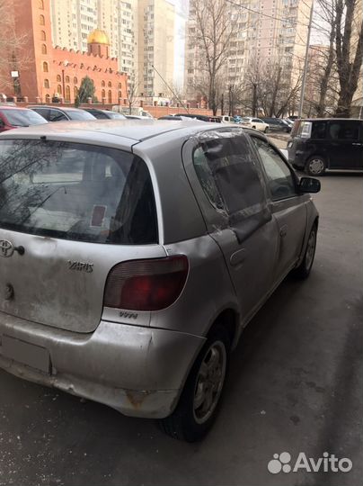 Toyota Yaris 1.3 МТ, 2002, битый, 360 000 км