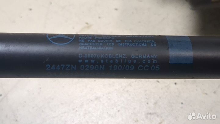 Петля капота Mercedes E W212, 2009