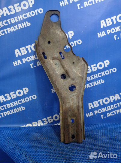 Крепление переднего подрамника Hyundai Accent