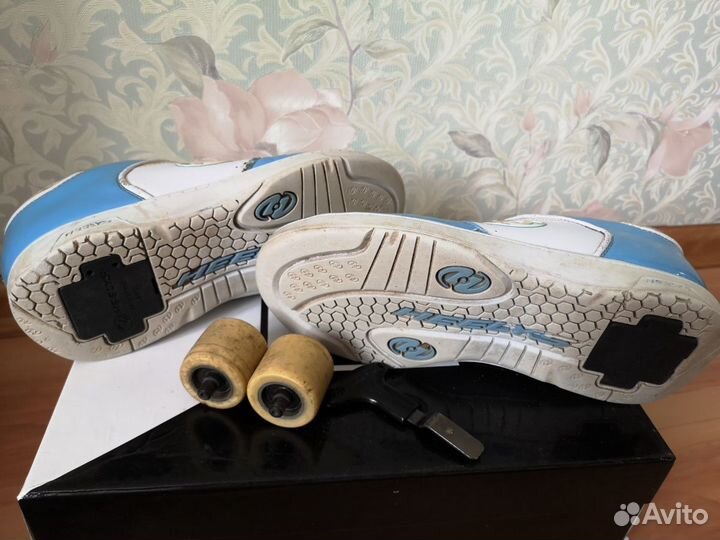 Кроссовки на роликах Heelys