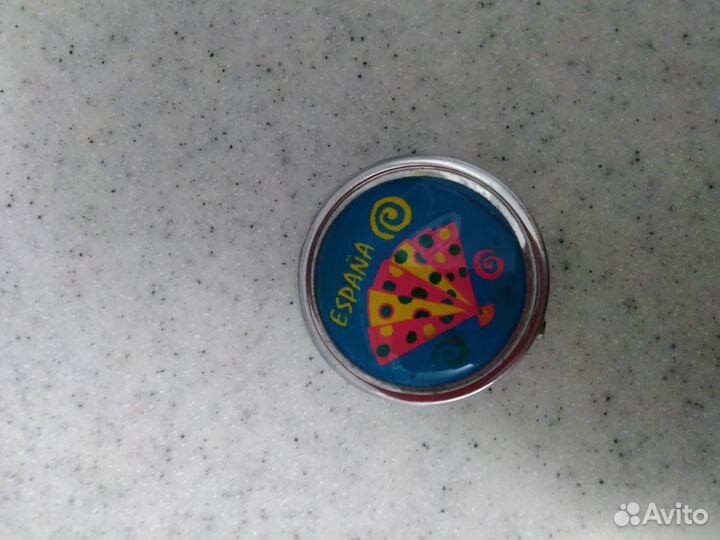 Таблетница удобная. Помощь нуждающимся