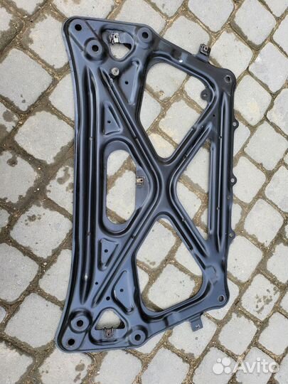 Мало б.у. траверса подрамника Audi A8 D4