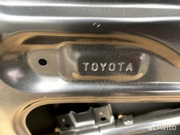 Дверь передняя левая Toyota Land Cruiser 200