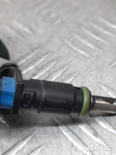 Форсунка Opel Astra 1.6 A16XER 2011