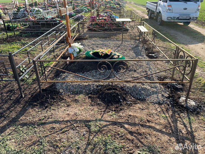 Оградки на кладбище