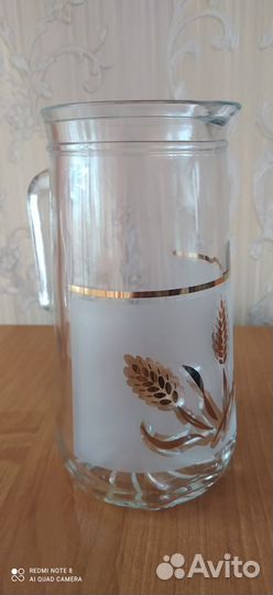 Кувшин с бокалами