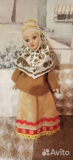Кукла фарфоровая коллекционная