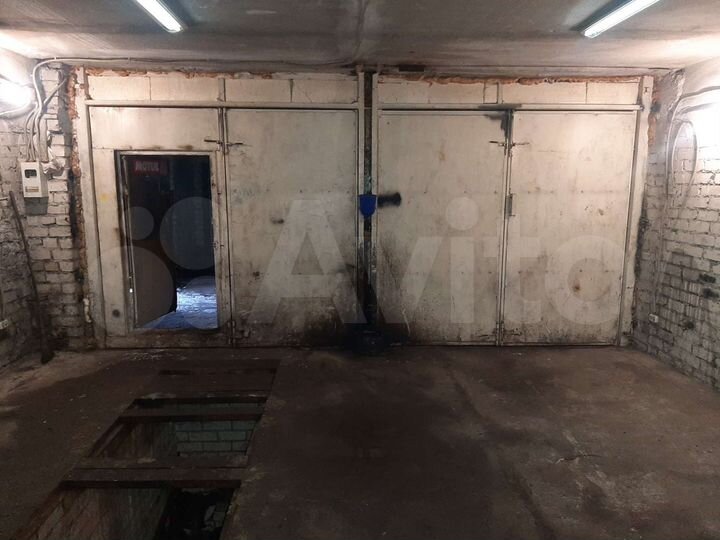 Гараж, > 30 м²