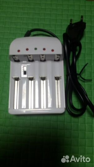 Универсальное зарядное устройство HG-1412W