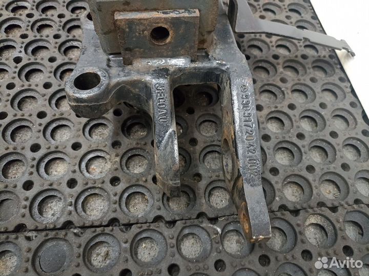 Кронштейн кабины передний левый