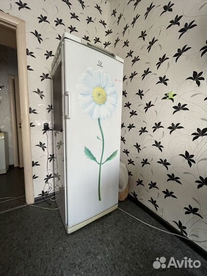 Холодильник indesit