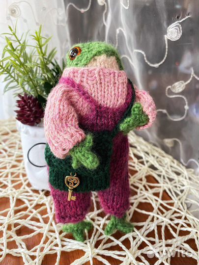 Вязаные игрушки ручной работы. Лягушка