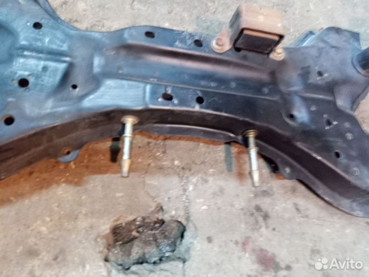 Балка передняя/подрамник toyota yaris/vitz/BB