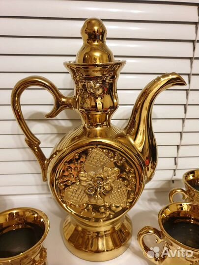 Чашки и кофейник