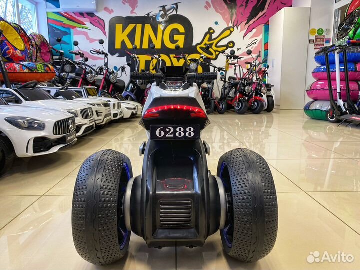 Электромотоцикл BMW Vision Next 100 (Трицикл)