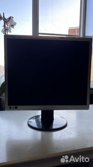 Монитор LG flatron диаганаль 20 дюймов (53см)