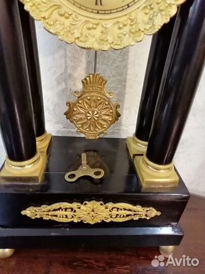 Настольные часы старинные Портико