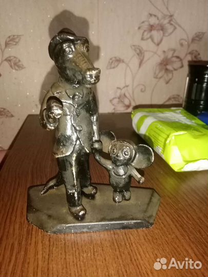 Гена и чебурашка статуэтка. Похоже на Касли