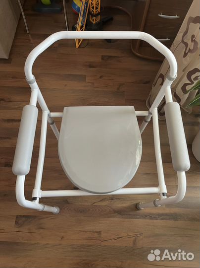 Кресло стул с санитарным оснащением