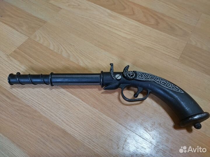 Пистолет сувенирный