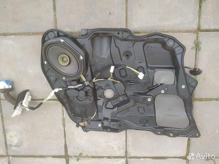 Панель левой водительской двери Мазда 3 бк