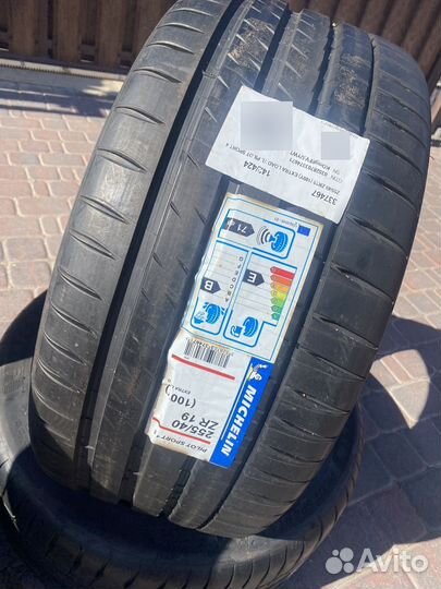 Michelin Pilot Sport 4 S 255/40 R19 и 285/35 R19