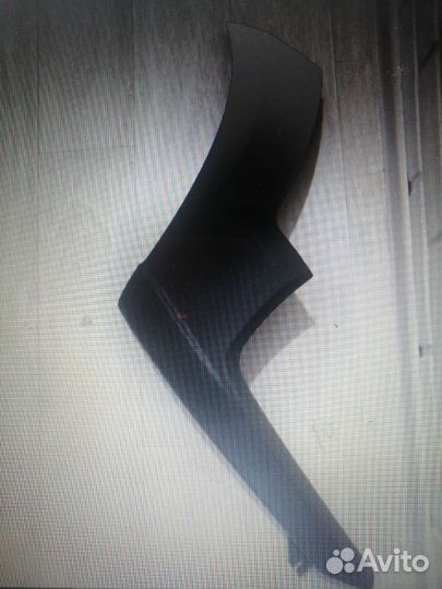 Накладка переднего бампера правая largus cross