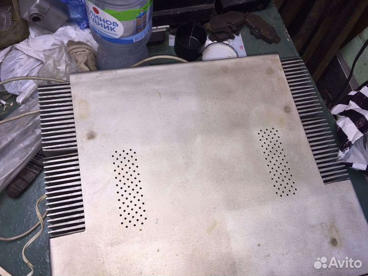 Integral stereo amplifier graphic equalizer