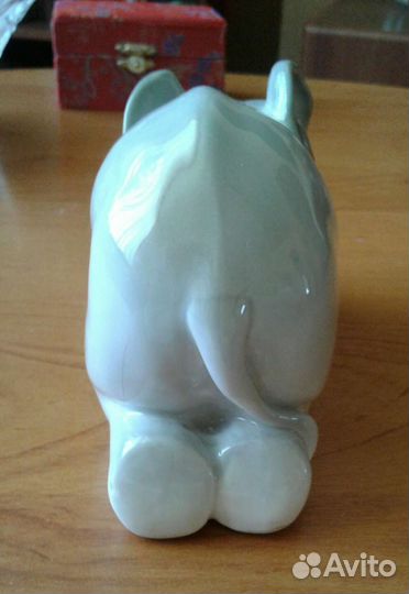Статуэтка фарфоровая лфз спящий слоник