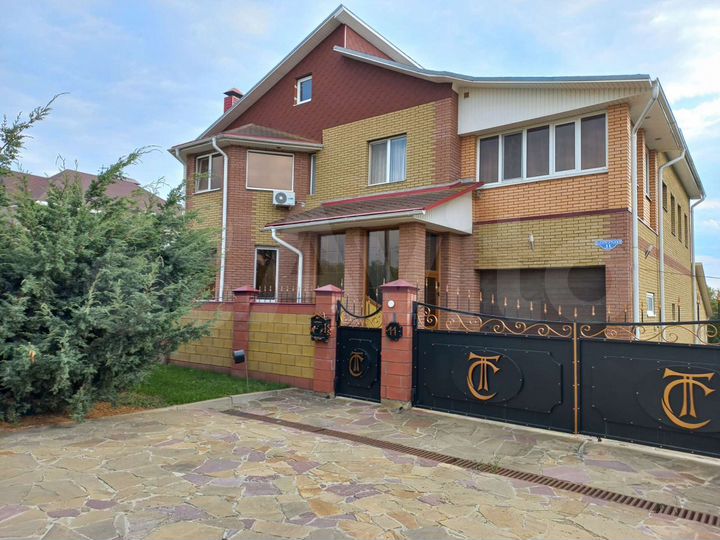 Дом 586 м² на участке 15 сот.