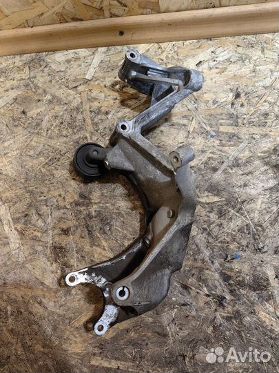 Кронштейн Генератора Фольксваген Туарег NF