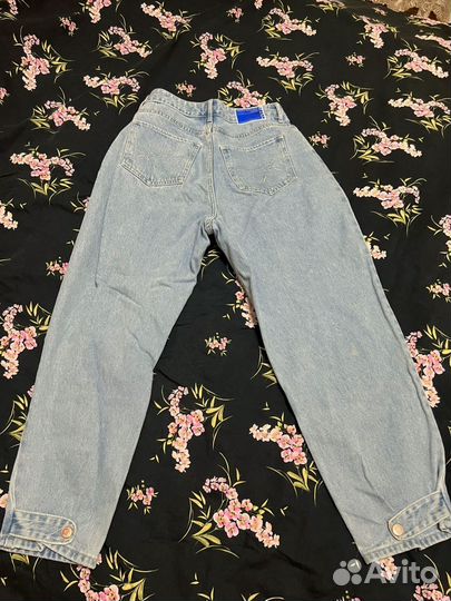 Джинсы бананы